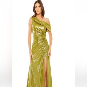 Mac Duggal metallic apple green /Elegant shiny  One-Shoulder Evening Gown